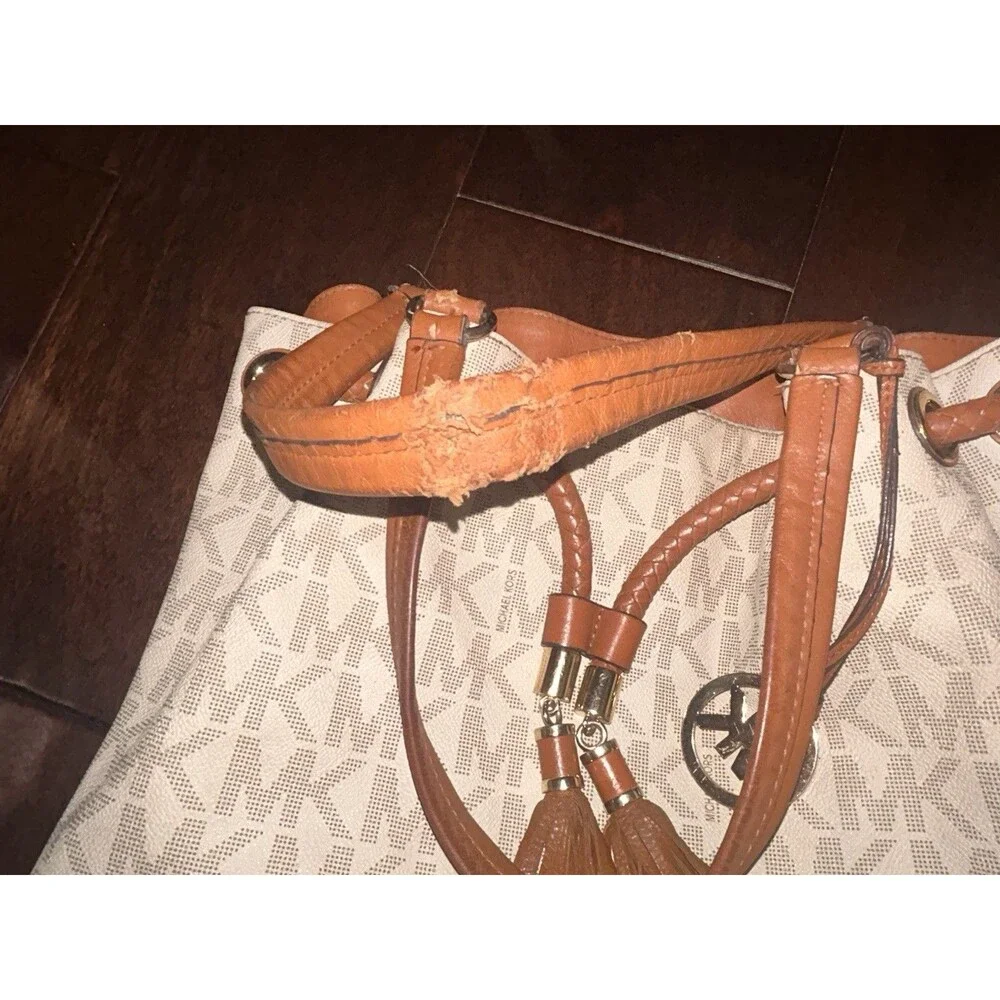 Michael Kors Jet Set Large Gathered Signature Tote. Cream Colored With Leather
